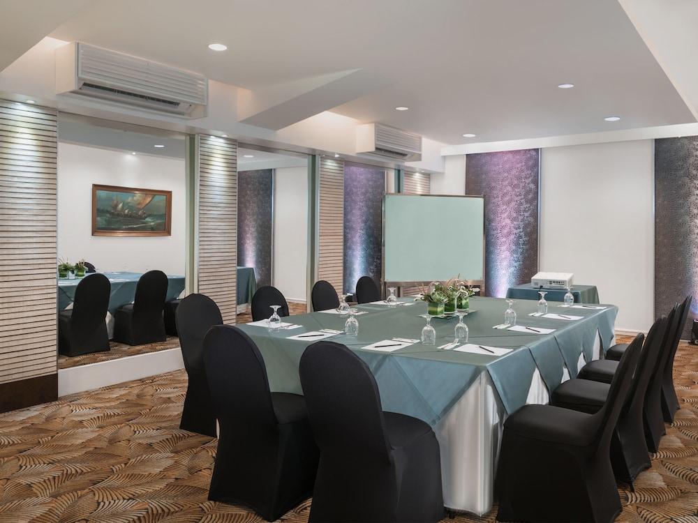 Vivere Hotel And Resorts Muntinlupa City Екстериор снимка