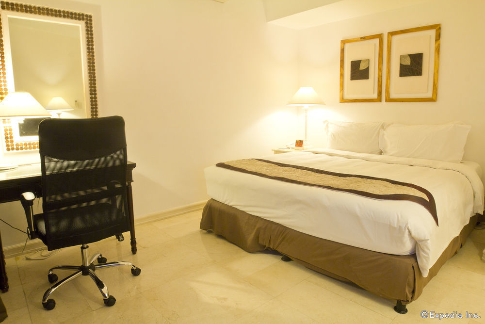 Vivere Hotel And Resorts Muntinlupa City Екстериор снимка