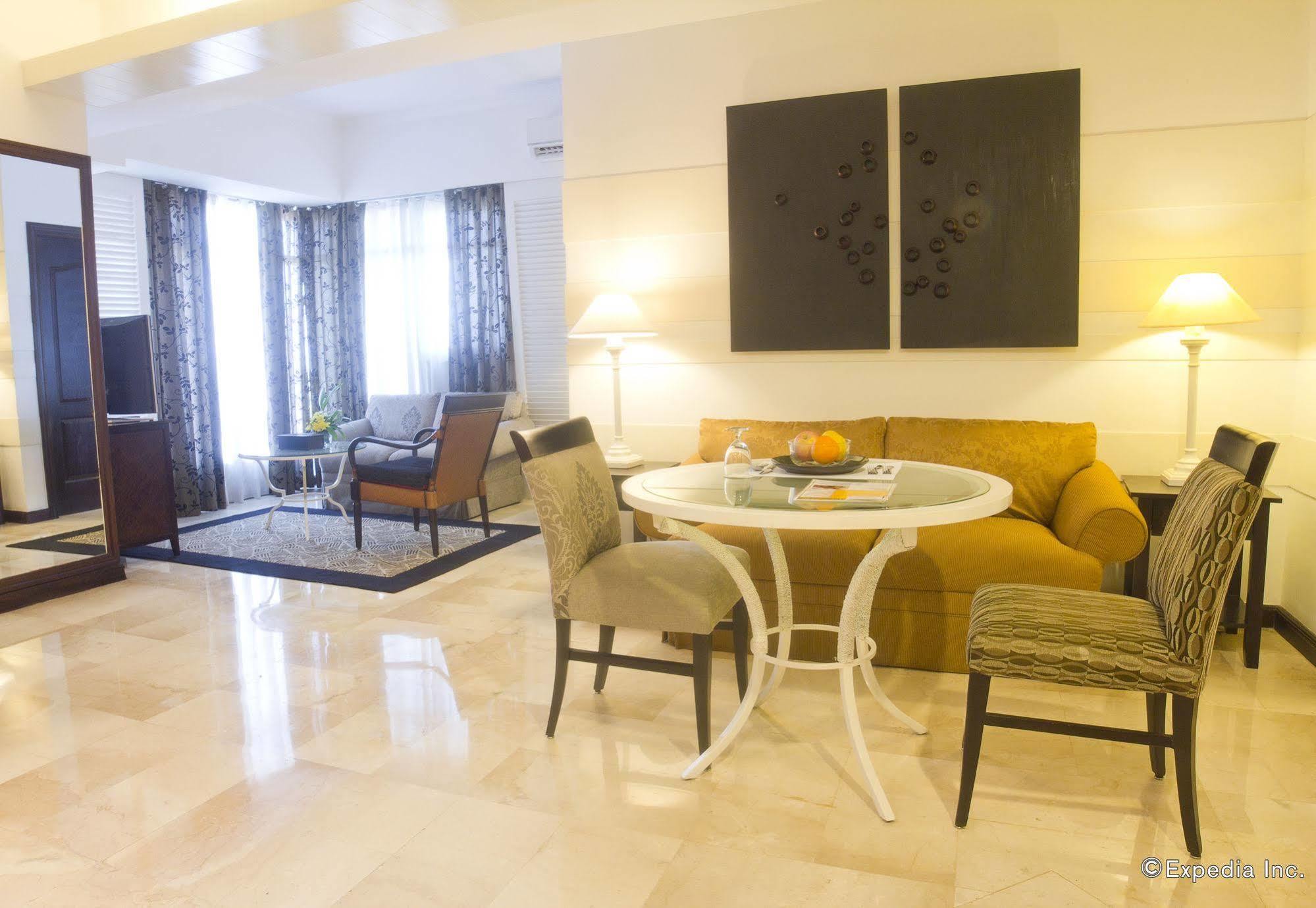 Vivere Hotel And Resorts Muntinlupa City Екстериор снимка