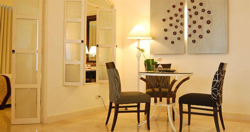 Vivere Hotel And Resorts Muntinlupa City Екстериор снимка
