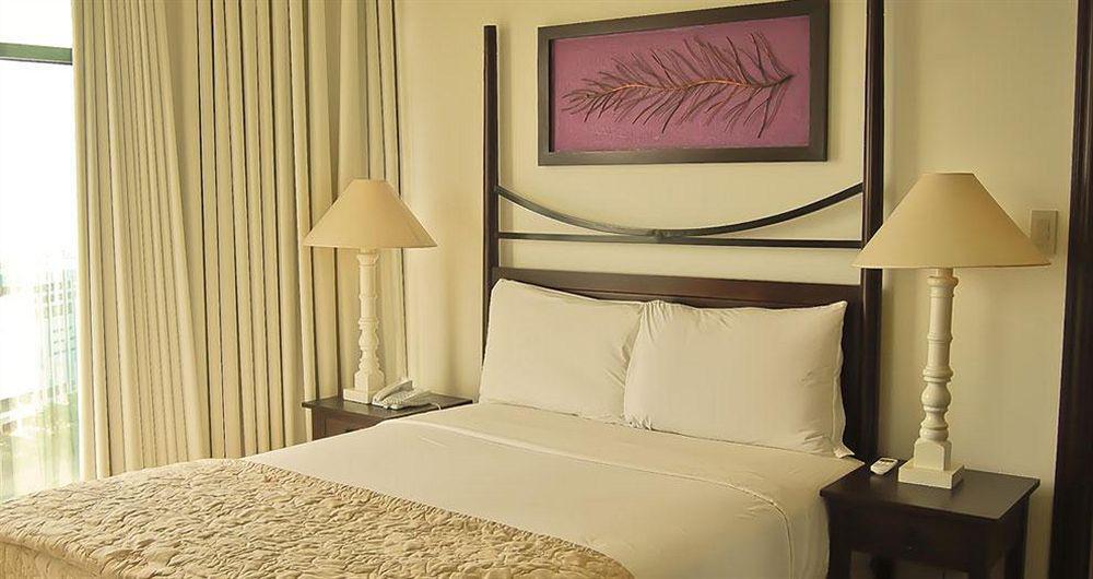 Vivere Hotel And Resorts Muntinlupa City Екстериор снимка
